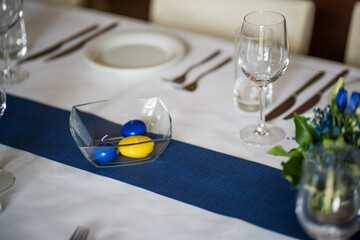 Maritimes Flair: Tischdekoration im Strand- oder Meeresstil für eine besondere Atmosphäre