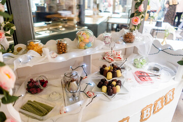 Bonbons und Leckereien: Gestalte deine eigene Candy Bar auf der Hochzeit