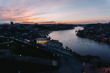 Vista da Ponte D. Luís no Porto ao pôr-do-sol