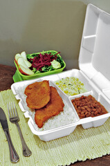 Marmita descartavel , arroz,feijão ,creme de milho e frango a milanesa.
