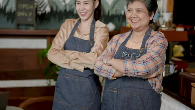 Elderly mother still has healthy body, let's help beautiful Asian daughter who owns cafe berry, open cafe every morning, cafe with good coffee, delicious cakes variety bakeries choose from.