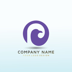 Naklejka premium Design a raven logo for a luxury real estate media company