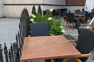 Street Restaurant Table, Empty Cafe Tables, Bar Terrace, Outdoor Restaurants, Outside Trattoria