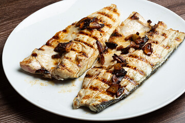 Plato con pescado a la plancha.