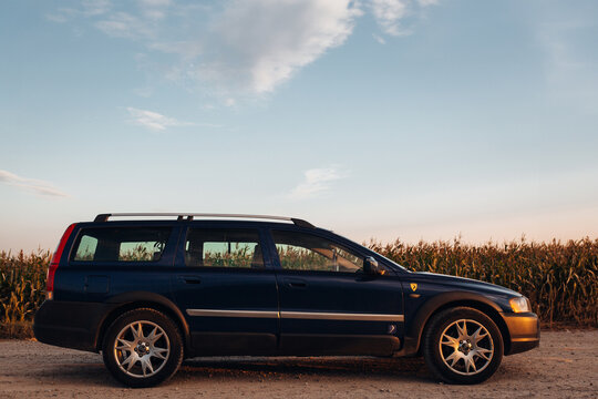 Volvo XC70 Cross Country at the rural road