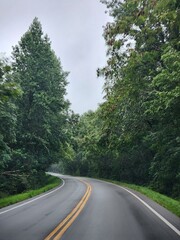 Fototapeta na wymiar Driving through the Smoky Mountains 