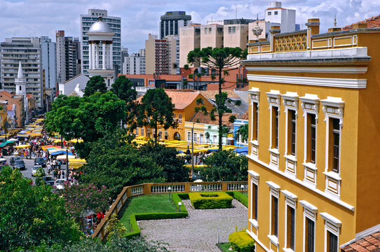 Pal&aacute;cio Garibaldi e Largo da Ordem. Curitiba. Paran&aacute;.
