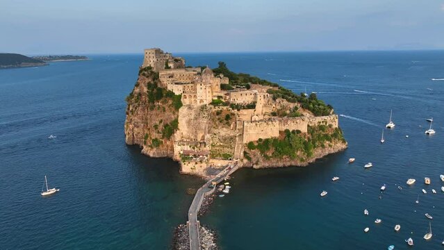 Isola di Ischia, Golfo di Napoli, Italia. 
Vista aerea del Castello Aragonese.