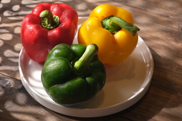 paprika is a fruit-producing plant that tastes sweet and slightly spicy from the eggplant tribe or Solanaceae. The green, yellow, red, or purple fruit is often used as a salad mix. Capsicum annuum 