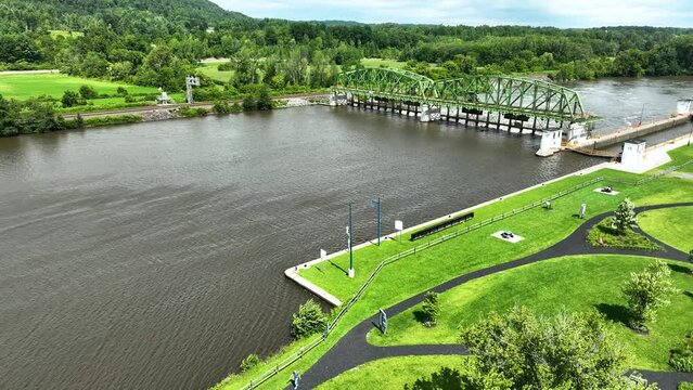 Pushing toward the Bridge and Loch.