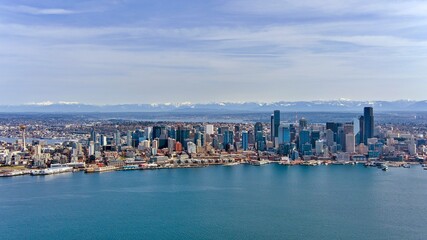 Fototapeta premium Aerial view of the Seattle skyline and Elliot Bay