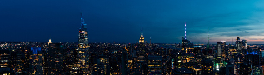 Fototapeta na wymiar Panoramic view of New York cityscape at night