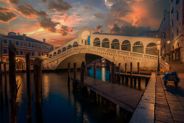 Fototapeta na wymiar The Rialto Bridge view in Venice