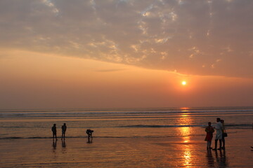 Fototapeta premium Cox's Bazar Beach, located in Cox's Bazar, Bangladesh, is the longest natural sea beach in the world, running for 120 kilometers