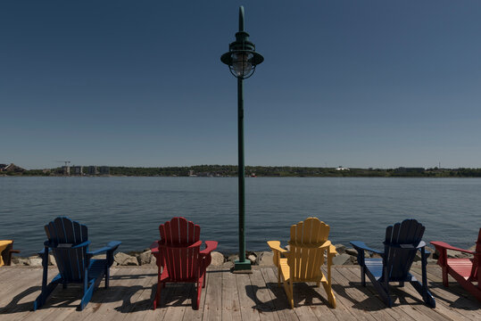 Freie Sitzpl&auml;tze an der Waterfront von Halifax, Nova Scotia