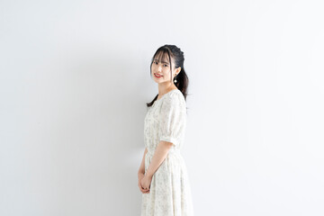若くて爽やかな女性