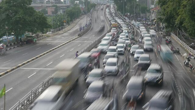 Time lapse of cars stuck in a traffic jam during morning rush hour