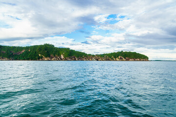 Fototapeta premium Blue sky and calm sea