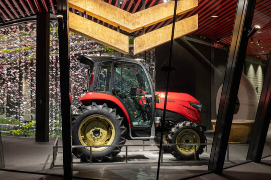 ヤンマー トラクター YT375R（ヤンマー東京支社 2023年8月21日 夜）
