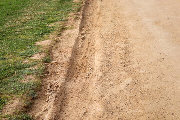 Obraz premium tyre tracks in dry dirt road