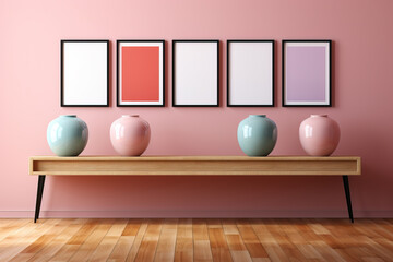 Kleine Bildergalerie mit leeren Bilderrahmen an rosa Wand. Darunter ein Sideboard mit rosa und mintfarbenen Vasen. Modernes Template für Poster.
