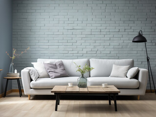 Wohnzimmer im skandinavischen Stil mit weißem Sofa, Couchtisch aus Holz, einer schwarzen Lampe vor einer gemauerten Wand in Weiß mit viel Freiraum für Text oder Poster.