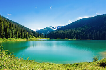 Fototapeta na wymiar A lake in the mountains in the autumn season. Mountain landscape