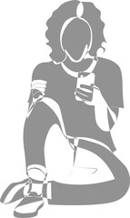 mujer sentada con celular en la mano, chateando. Imagen sin fondo, fondo transparente. Con huecos transparentes