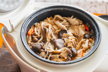 炊飯器で炊いたキノコご飯