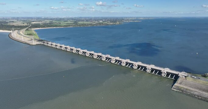 The Haringvliet Dam , also referred to as the Haringvliet Locks in the Dutch province of South Holland , is the sixth structure of the Delta Works