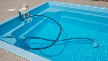Swimming pool cleaning kit. Bottom vacuum cleaner