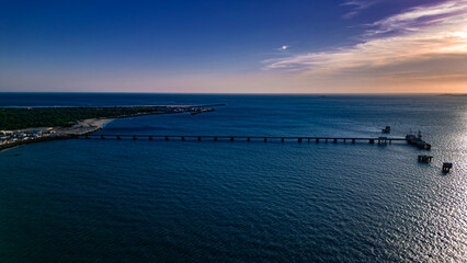 Paisagem Praia Trafaria Lisboa Portugal C&eacute;u Mar Horizonte Oceano Atl&acirc;ntico Areia Ondas S&atilde;o Pedro Segundo Torr&atilde;o Vista Ver&atilde;o Clima Azul Verde Porto F&aacute;brica Constru&ccedil;&atilde;o Europa Ilha Costa Portuguesa Drone