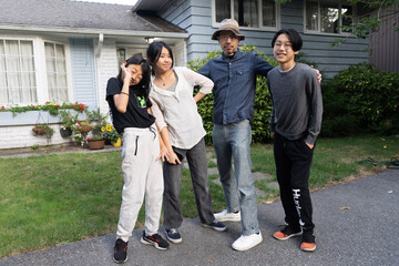 Fototapeta premium 家族写真 アジア人 記念撮影 楽しい 笑顔 面白い ユニーク 仲良し 絆