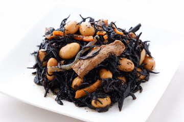 和食のお惣菜の定番メニューといえば、ひじきの煮物