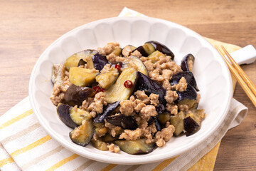 なすとひき肉の味噌炒め