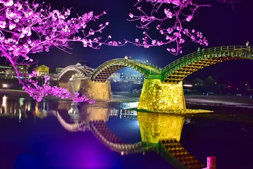 Fotobehang Kintai Brug 錦帯橋の夜桜