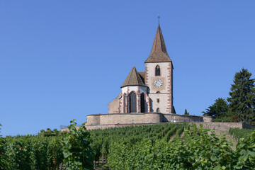 Fototapeta na wymiar Eglise inscrite au patrimoine à Hunawihr en Alsace