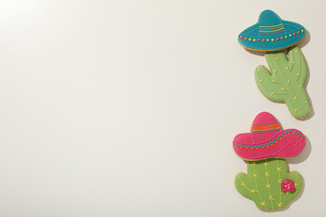 Cactus and sombrero in the form of gingerbread.