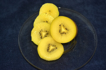 Kiwi fruit is a fruit that contains vitamins for good health.