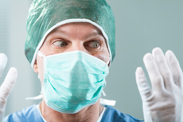 Surgeon notices flawed gloves, blames infrastructure
