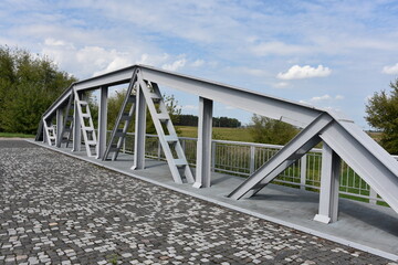 najstarszy, pierwszy na świecie drogowy most spawany wybudowany w 1929 roku w Maurzycach na rzece Słudwi koło Łowicza, - obrazy, fototapety, plakaty
