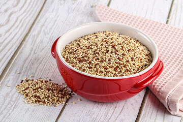 Raw dry quinoa cereal grain