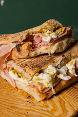 Panuozzo napoletano ripieno di mortadella, burrata pugliese, pesto di pistacchio e granella di...