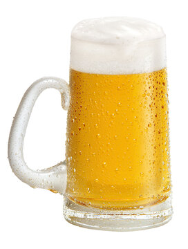 caneca de vidro com cerveja gelado com espuma cremoso isolado em fundo transparente - copo de chope gelado