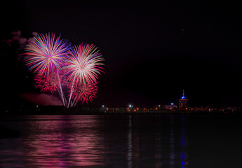 Feu d'artifice à Palavas-les-Flots, ville au bord de mer dans le sud de la France.