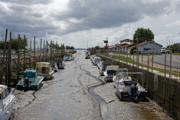 Audenge (33) : port à marée basse