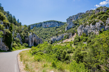 Paysage de Provence sur la route de  Venasque