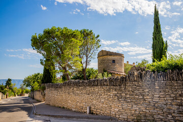 Mur de pierres sèches de Gordes en Provence - obrazy, fototapety, plakaty
