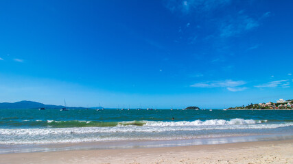 Fototapeta na wymiar beach with sky brazil, santa catarina, florianopolis, national and international jurere
