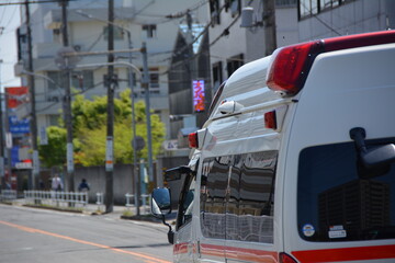 救急車 © apoptosis